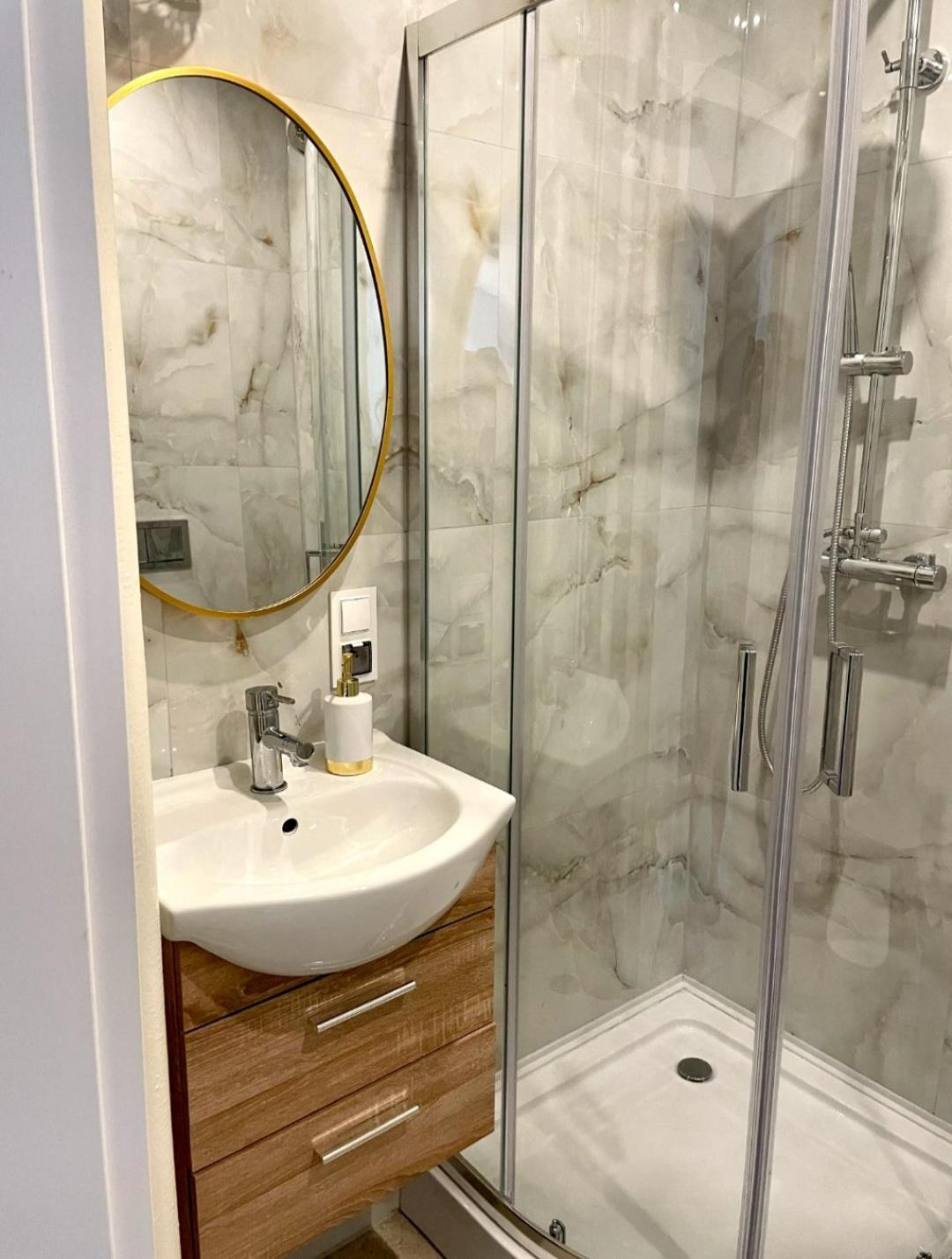 Apartment Dan Apartament, Self Check-in Opole